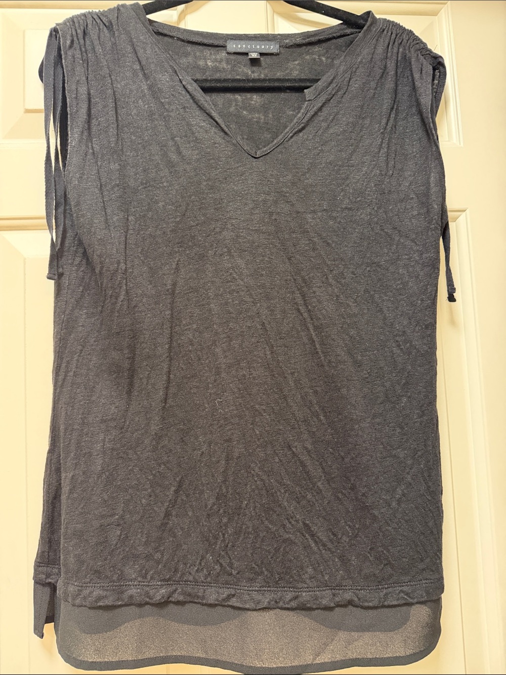 Sanctuary black V-Neck Sleeveless Tank XS